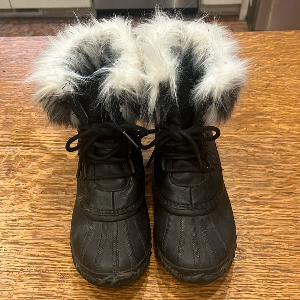 Sorel Hand Crafted Natural Rubber Lace-Up Boots w/Faux Fur; size 8.5